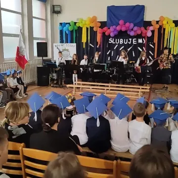 Pierwszaki ślubowały w PSP nr 7 w Radomsku