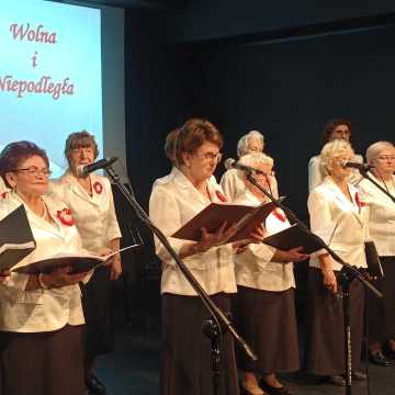 [WIDEO] Chór Seniora MDK „Złota Nutka” zainaugurował obchody Święta Niepodległości w Radomsku