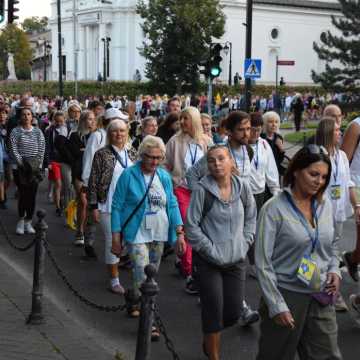 Podróż wiary. Pielgrzymi z Radomska w drodze na Jasną Górę