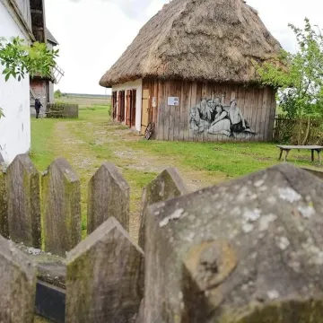 Kadry uchwycone w środku Polski i chłopskim skansenie
