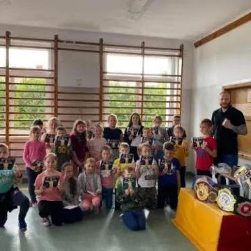 Gm. Gomunice: uczniowie spotkali się z Robertem Parzęczewskim