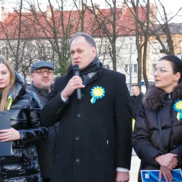 Radomsko: Wiec solidarności z Ukrainą