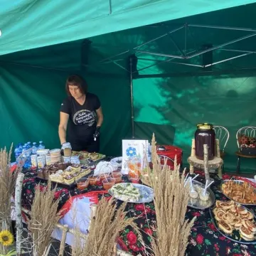 Kulinarna uczta przed starostwem w Radomsku