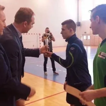 Młodzi piłkarze walczą o puchary