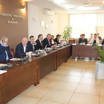 Spór wokół sprzedaży budynku przy al. Jana Pawła II w Radomsku