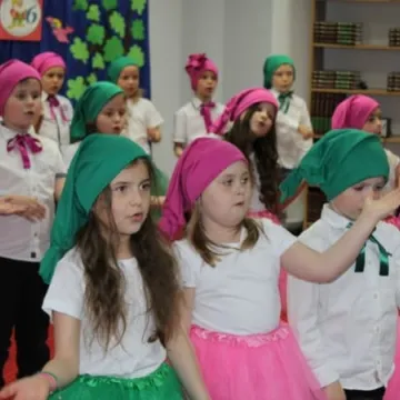 Pasowanie nowych czytelników biblioteki w Radomsku