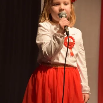 Piosenką uczcili Niepodległą