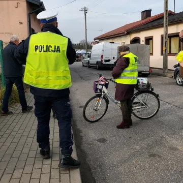 Bezpieczny powiat radomszczański. Kamizelki od policji i starostwa