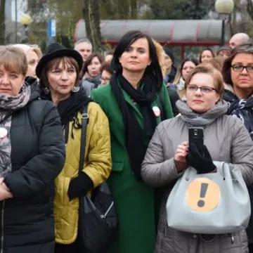 Wiec poparcia dla strajkujących nauczycieli w Radomsku