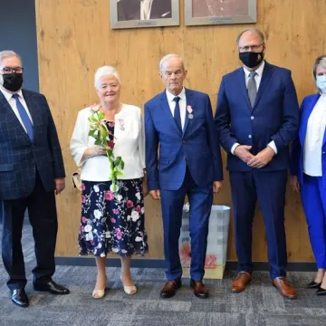 „Złoci” małżonkowie odznaczeni medalami