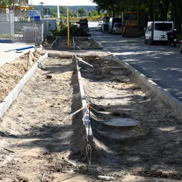 Piotrków Tryb.: trwają prace brukarskie na ul. Broniewskiego
