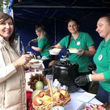 Jesienny piknik z KGW „Grzebień i Wyczesane”. Była pomoc, zabawa i integracja