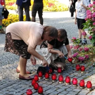 Ku czci powstańcom. Młodzież Wszechpolska i Ruch Narodowy ułożyli kotwicę