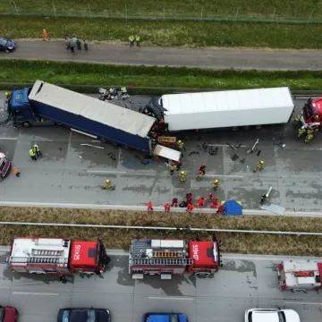 Jedna ofiara śmiertelna po zderzeniu czterech ciężarówek na autostradzie  A1