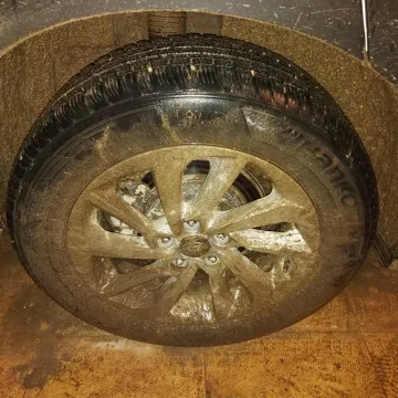 Na Kukuczki grzęzną w błocie