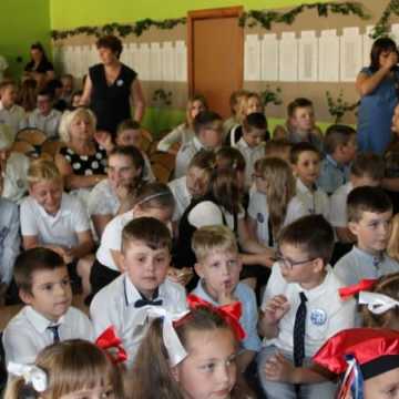 PSP 8 w Radomsku nadano imię „Przyjaciół Dzieci”. Uroczystości 50-lecia