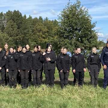 Manewry klas mundurowych ZSP 1 w Radomsku. Praktyczna lekcja poszukiwania zaginionych