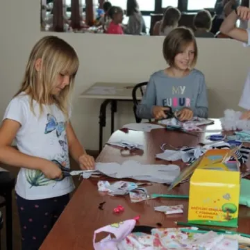 Warsztaty szycia poduszek w MDK w Radomsku