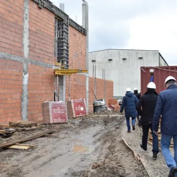 Zobacz, jak powstaje hala sportowa w Kamieńsku