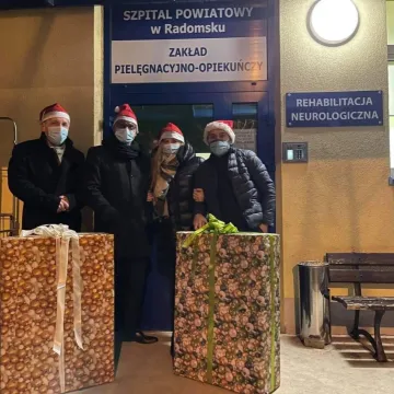 Radni KO z Radomska w roli świętych Mikołajów