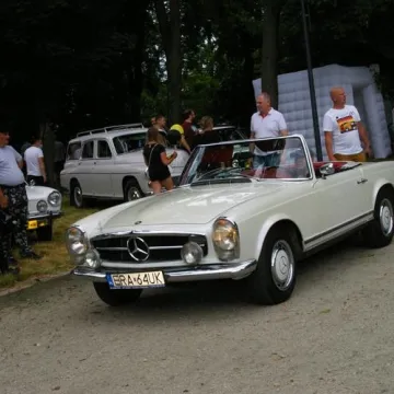 Zabytkowe pojazdy zaparkowały w Radomsku