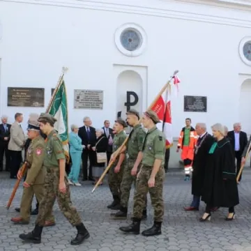 Odsłonięcie tablicy poświęconej żołnierzom KWP