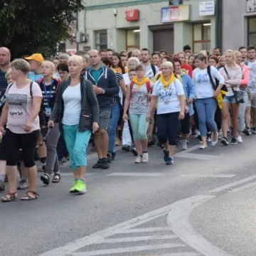 Wierni z Radomska wyruszyli na Jasną Górę