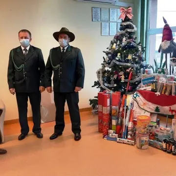 Podopieczni Środowiskowego Domu Samopomocy obdarowani „Myśliwską Paczką”