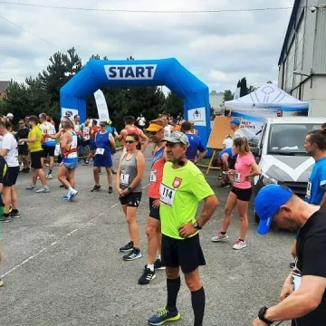 Ponad setka biegaczy stanęła na starcie biegu ulicznego w Radomsku