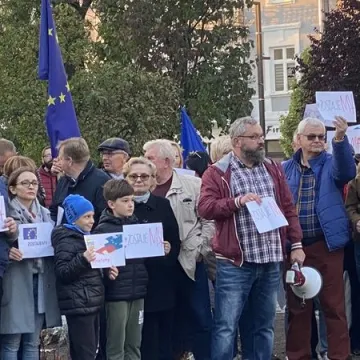 Prounijna manifestacja w Radomsku: „Zostajemy”, „Zostajemy”!