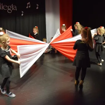 Piosenką uczcili Niepodległą