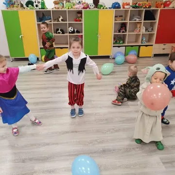 To ich pierwszy taki bal...