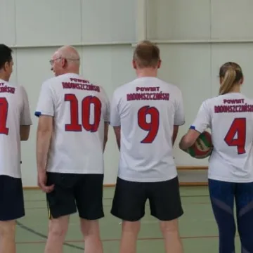 Samorządowcy zagrali w siatkówkę