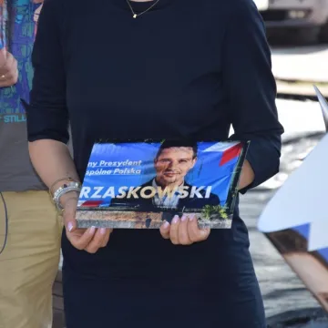 Komu zależy na niszczeniu i kradzieży  banerów Rafała Trzaskowskiego?