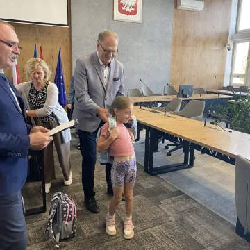 Gotowi do szkoły. Pierwszoklasiści otrzymali szkolne wyprawki