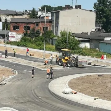 Budowa ronda na finiszu