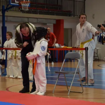 Karatecy na tatami na turnieju w Radomsku