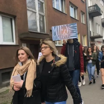 Uliczny happening uczniów Mechanika