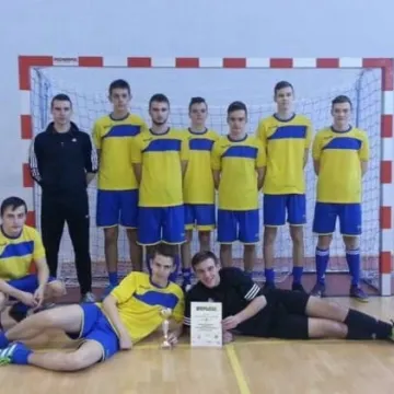 Młodzi piłkarze walczą o puchary