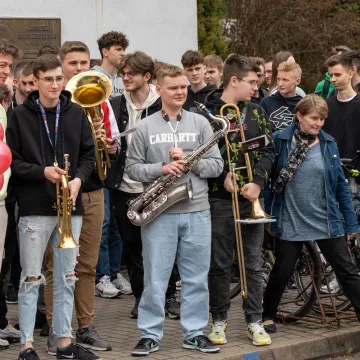 Chlebem i solą powitała społeczność ZSE-E w Radomsku nowego-starego dyrektora