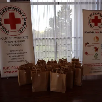 Świąteczne serca otwarte dla innych. Spotkanie PCK w Oranżerii