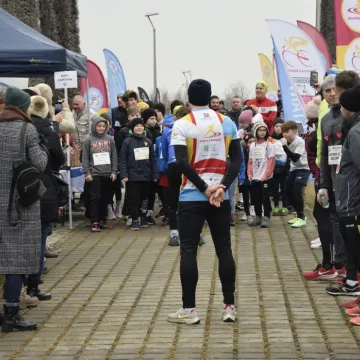 [WIDEO] Glinianki parkRUN w Radomsku. Bieg dla zdrowia i WOŚP 2025