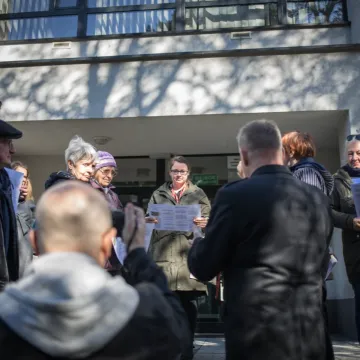 Spacerowali śladami braci Różewiczów