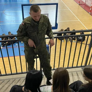 Uczniowie klas mundurowych z Radomska uczestniczyli w manewrach WOT