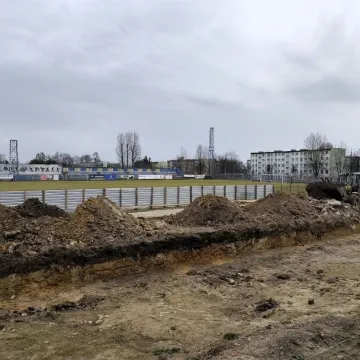 Na stadionie przy Brzeźnickiej buduje się nowa trybuna dla kibiców