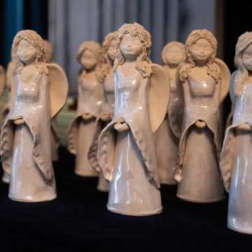 Statuetki aniołów. Uhonorowano rodziców zastępczych z powiatu radomszczańskiego