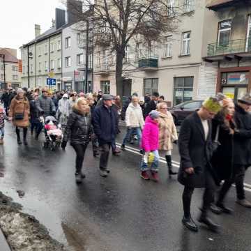 [WIDEO] Orszak Trzech Króli 2025 w Radomsku. „Kłaniajcie się królowie!”