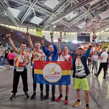 Sztafeta „Biegaczy w Radomsku” na podium maratonu w Łodzi