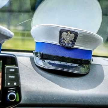 Policjanci z Piotrkowa odnaleźli zaginioną 10-latkę z Podlasia. Wybrała się w podróż taksówką!