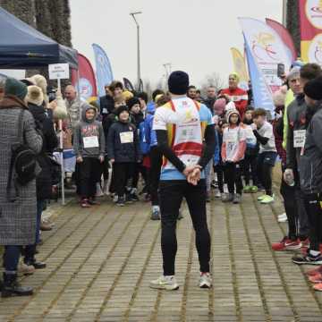 [WIDEO] Glinianki parkRUN w Radomsku. Bieg dla zdrowia i WOŚP 2025